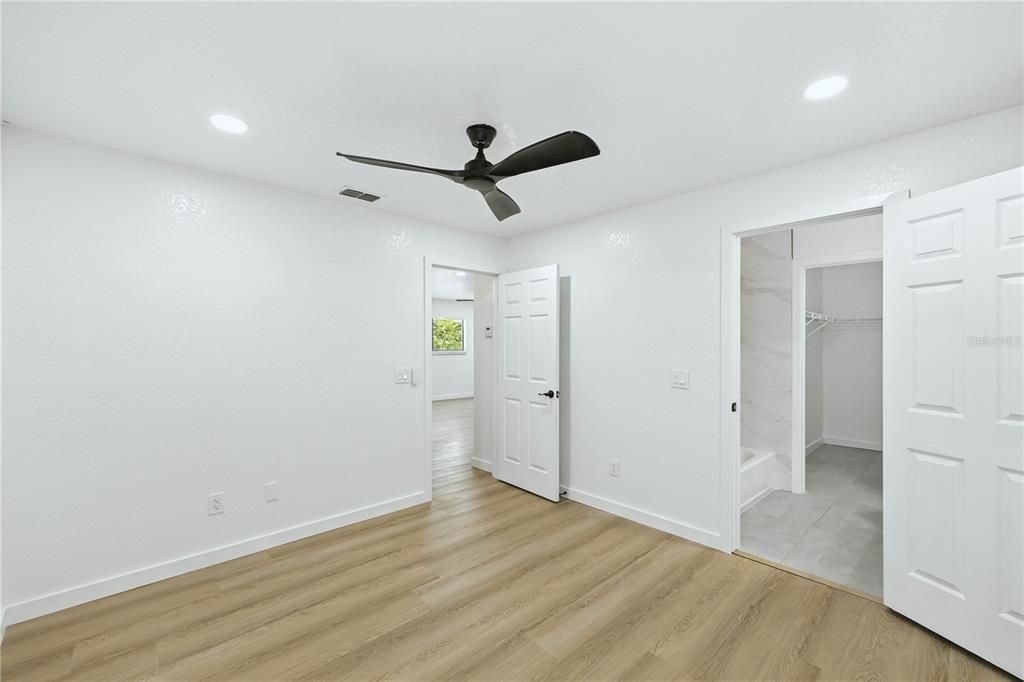 For Sale: $550,000 (8 beds, 0 baths, 3224 Square Feet)