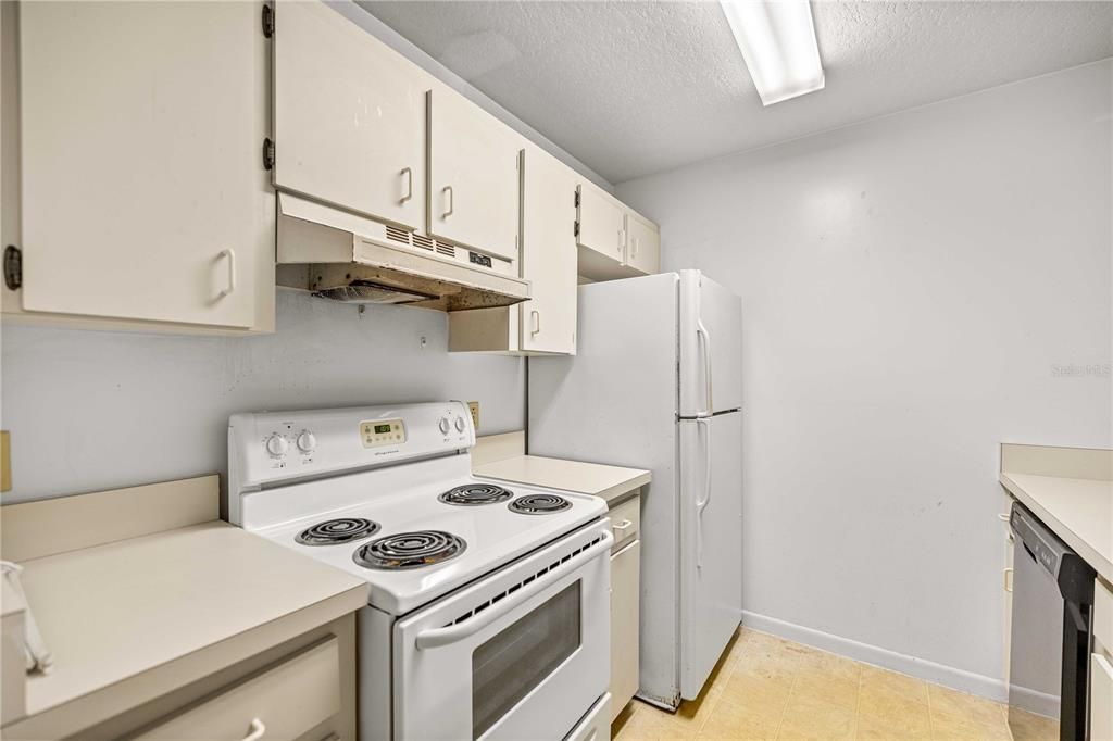 For Sale: $550,000 (8 beds, 0 baths, 3224 Square Feet)