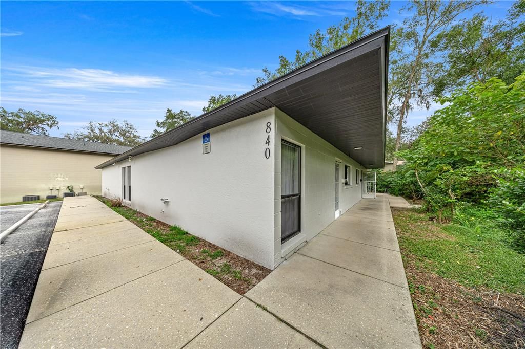 For Sale: $550,000 (8 beds, 0 baths, 3224 Square Feet)