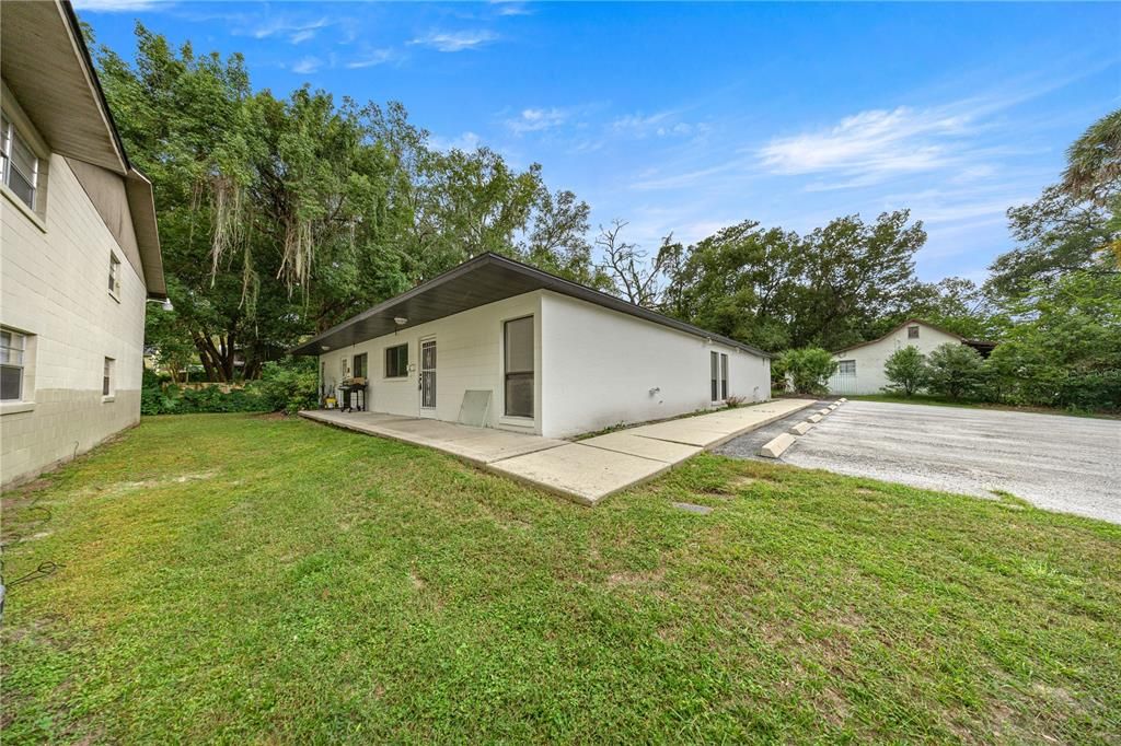 For Sale: $550,000 (8 beds, 0 baths, 3224 Square Feet)