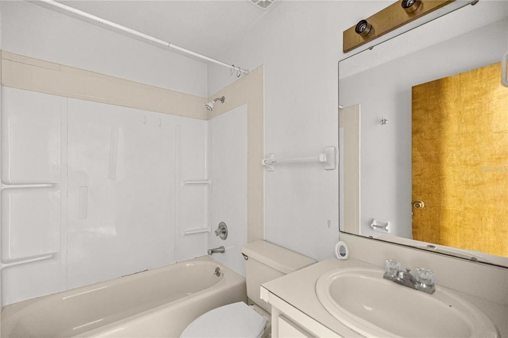 For Sale: $550,000 (8 beds, 0 baths, 3224 Square Feet)