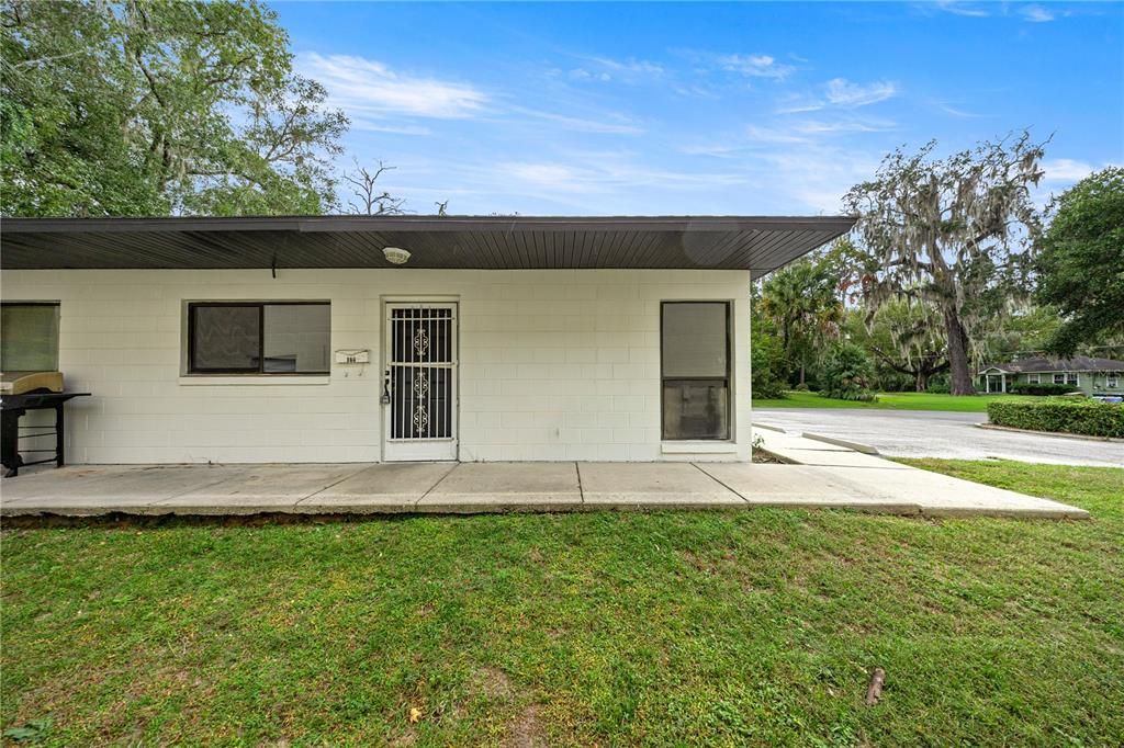 For Sale: $550,000 (8 beds, 0 baths, 3224 Square Feet)