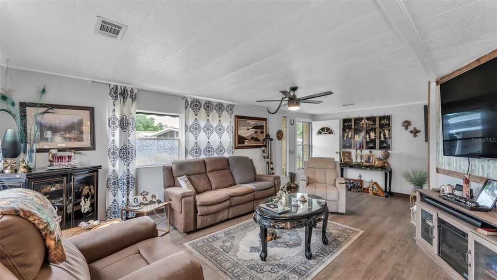 For Sale: $152,000 (2 beds, 2 baths, 1344 Square Feet)