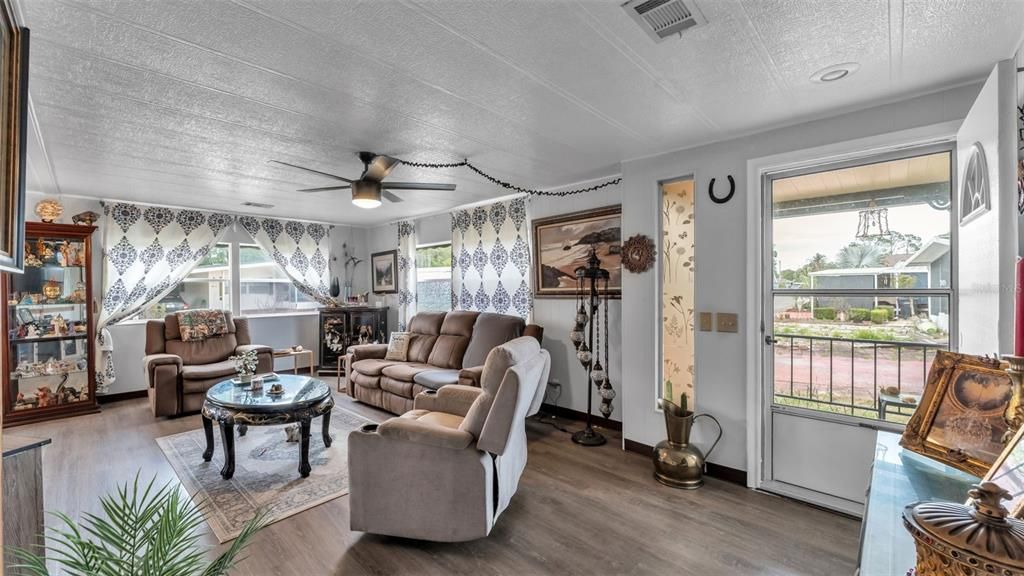 For Sale: $152,000 (2 beds, 2 baths, 1344 Square Feet)