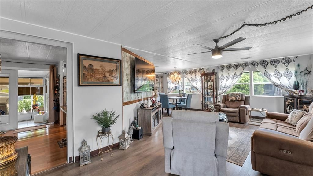 For Sale: $152,000 (2 beds, 2 baths, 1344 Square Feet)