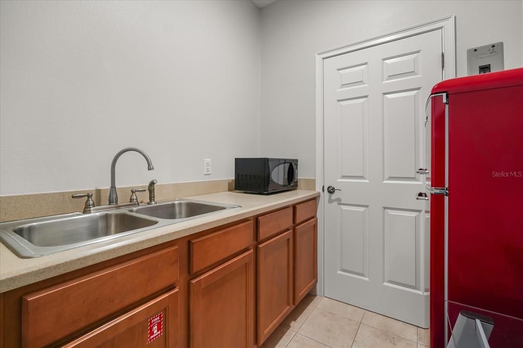 For Sale: $909,500 (5 beds, 4 baths, 3830 Square Feet)