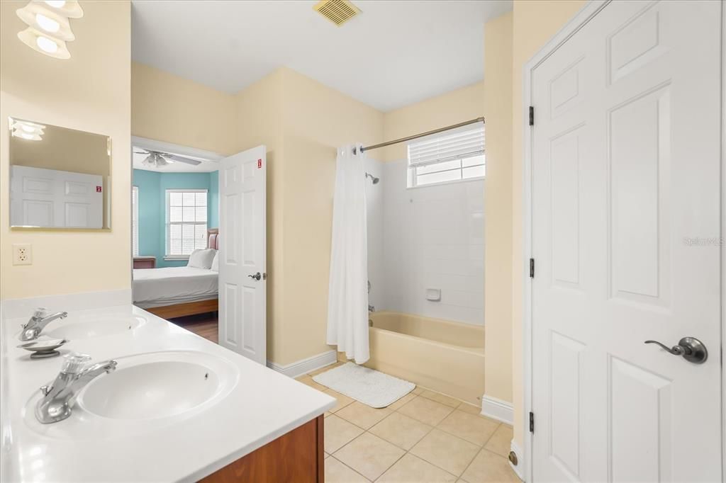 For Sale: $909,500 (5 beds, 4 baths, 3830 Square Feet)