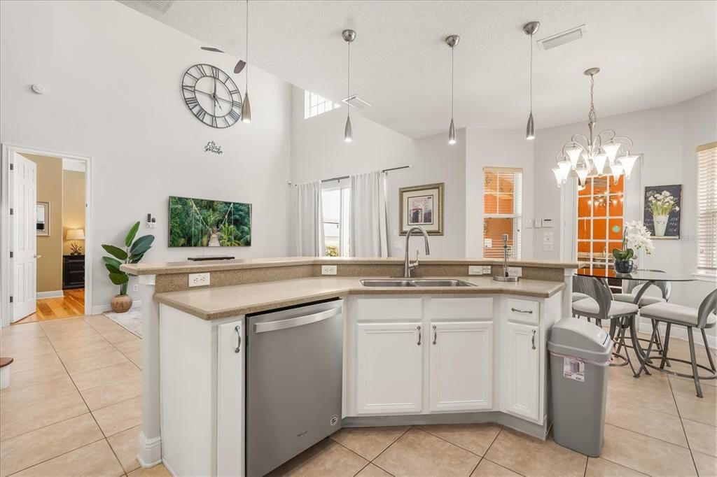 For Sale: $909,500 (5 beds, 4 baths, 3830 Square Feet)