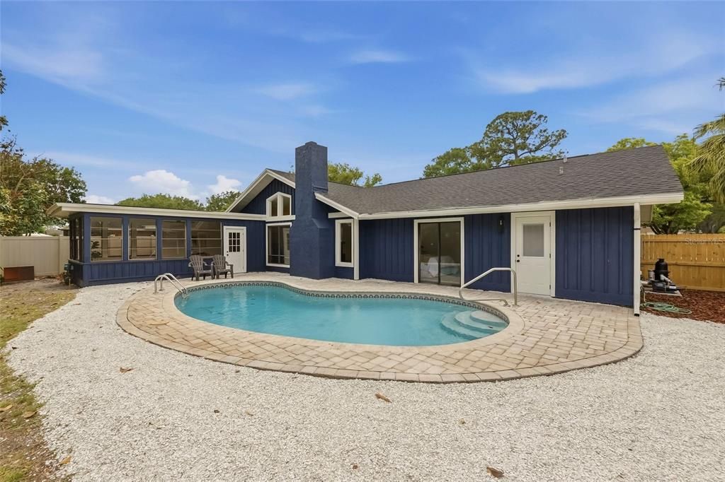 Activo con contrato: $584,999 (3 camas, 2 baños, 1885 Pies cuadrados)