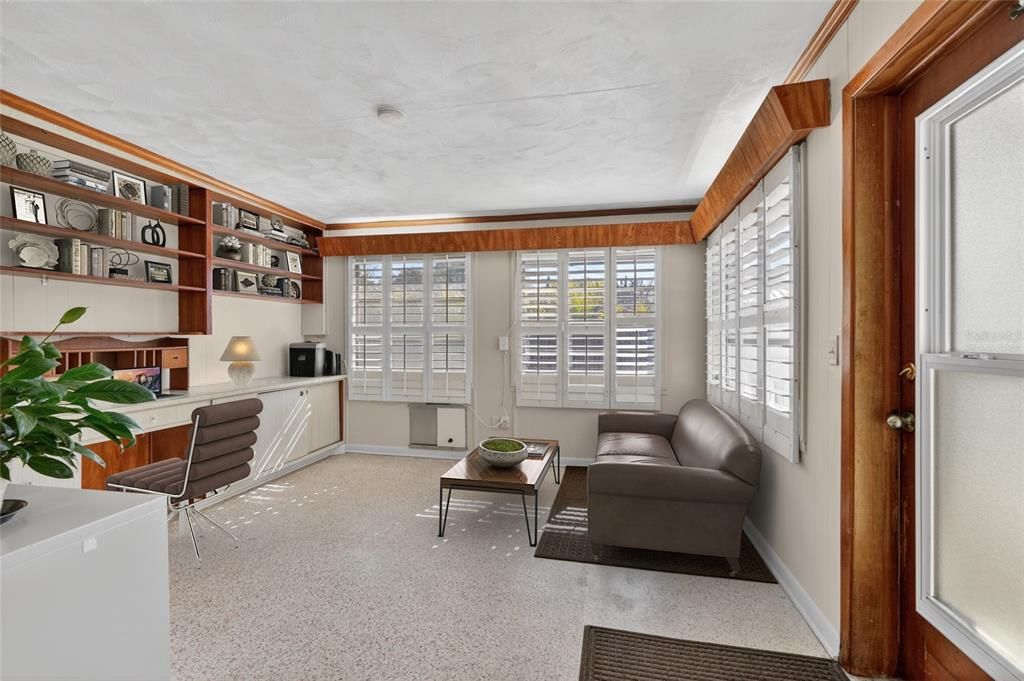 Activo con contrato: $329,000 (3 camas, 1 baños, 1349 Pies cuadrados)