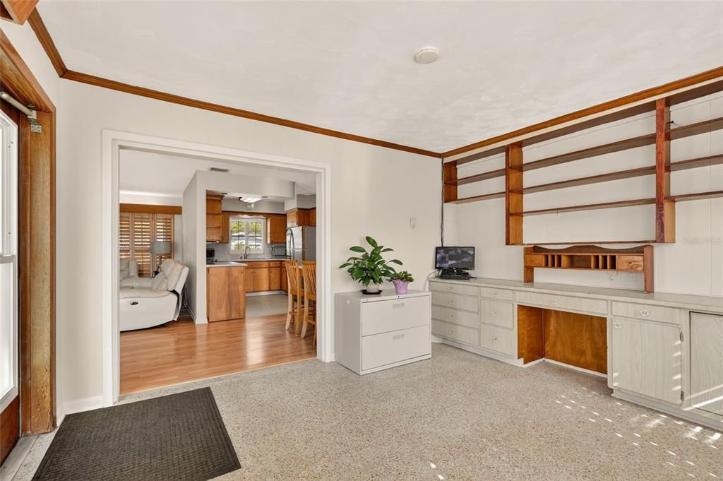 Activo con contrato: $329,000 (3 camas, 1 baños, 1349 Pies cuadrados)