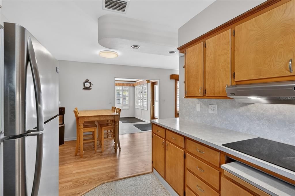 Activo con contrato: $329,000 (3 camas, 1 baños, 1349 Pies cuadrados)