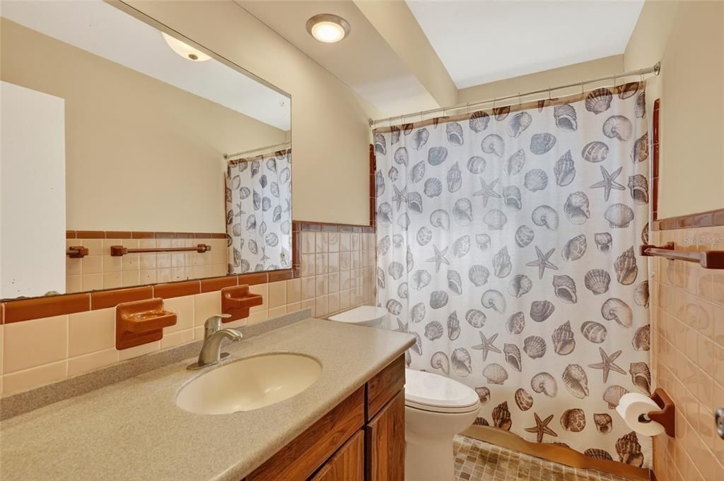 Activo con contrato: $329,000 (3 camas, 1 baños, 1349 Pies cuadrados)