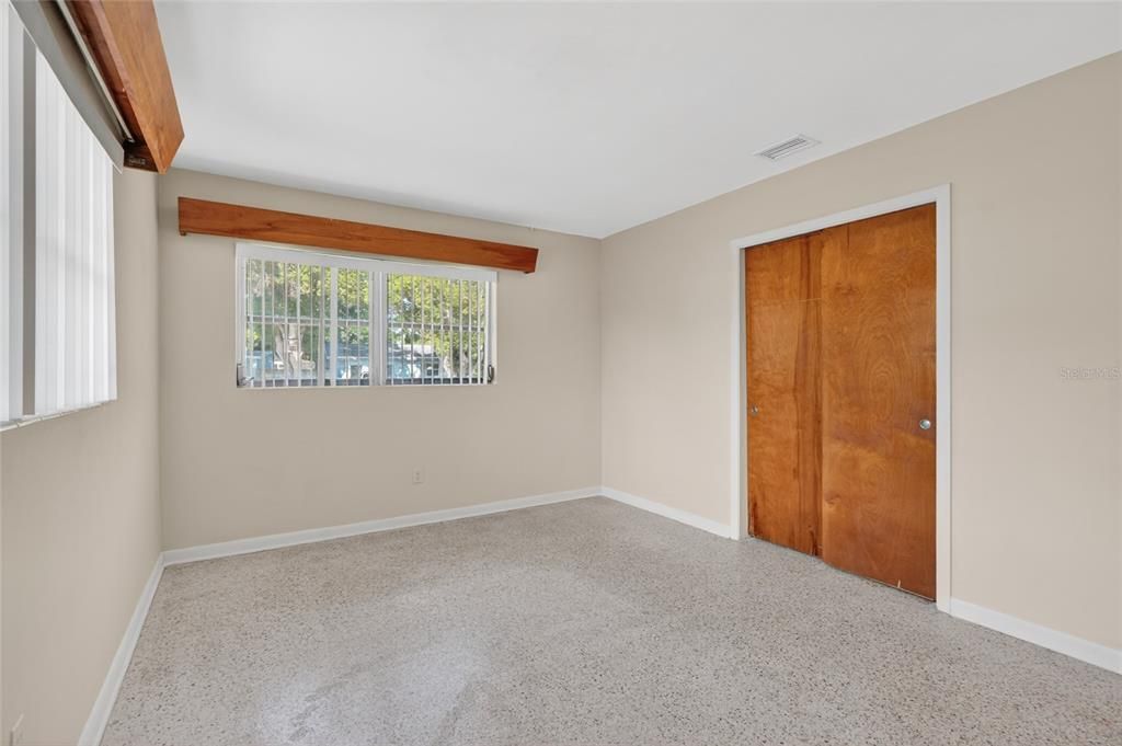 Activo con contrato: $329,000 (3 camas, 1 baños, 1349 Pies cuadrados)