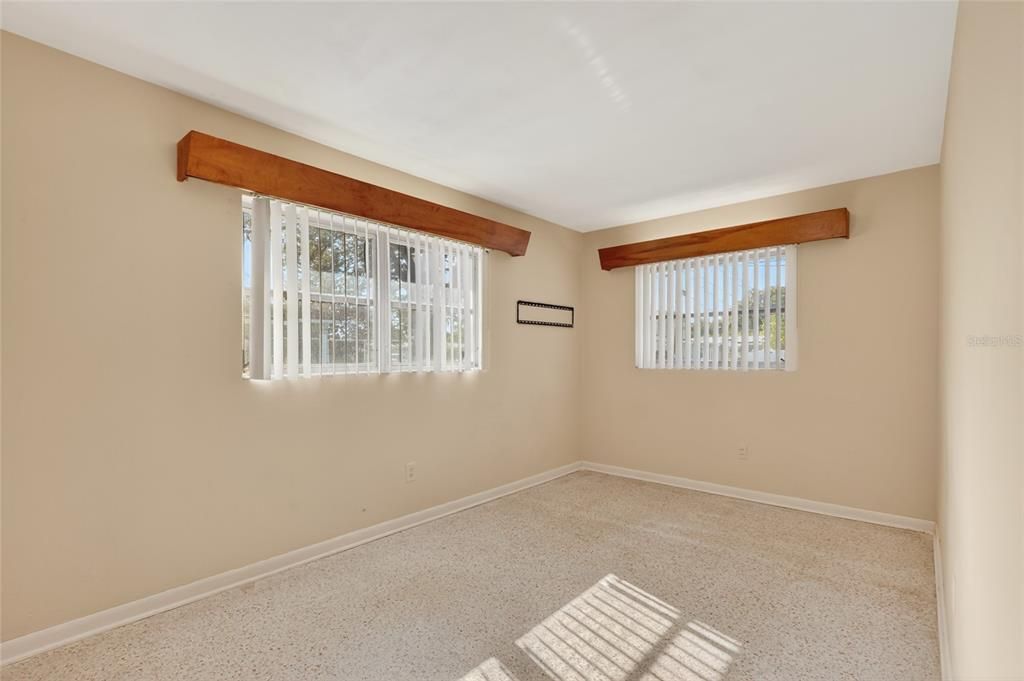 Activo con contrato: $329,000 (3 camas, 1 baños, 1349 Pies cuadrados)