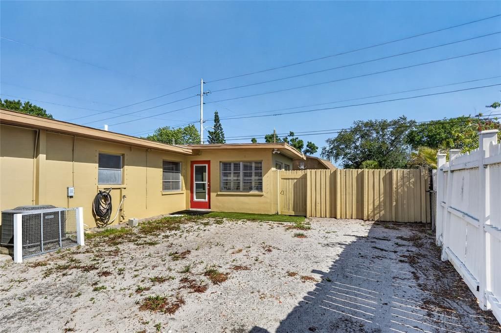 Activo con contrato: $329,000 (3 camas, 1 baños, 1349 Pies cuadrados)