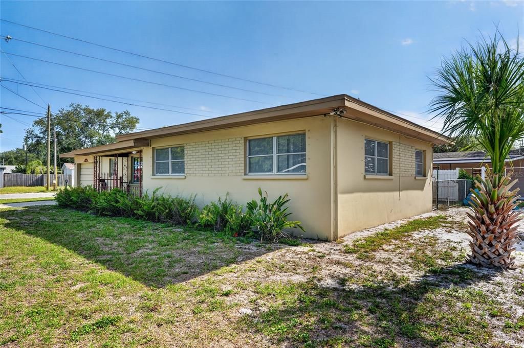 Activo con contrato: $329,000 (3 camas, 1 baños, 1349 Pies cuadrados)