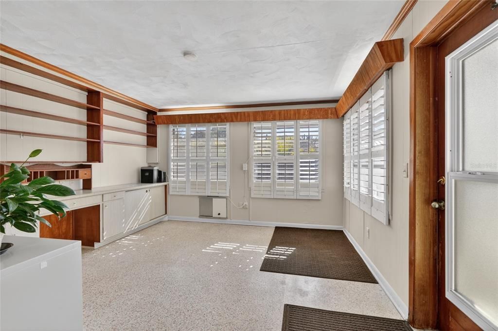 Activo con contrato: $329,000 (3 camas, 1 baños, 1349 Pies cuadrados)