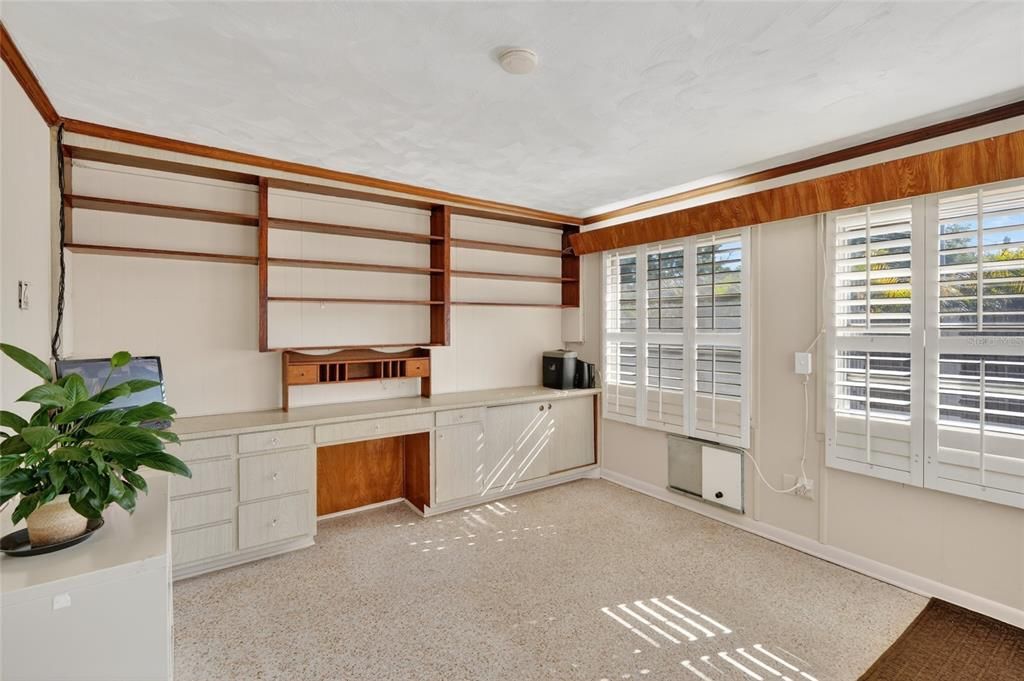 Activo con contrato: $329,000 (3 camas, 1 baños, 1349 Pies cuadrados)