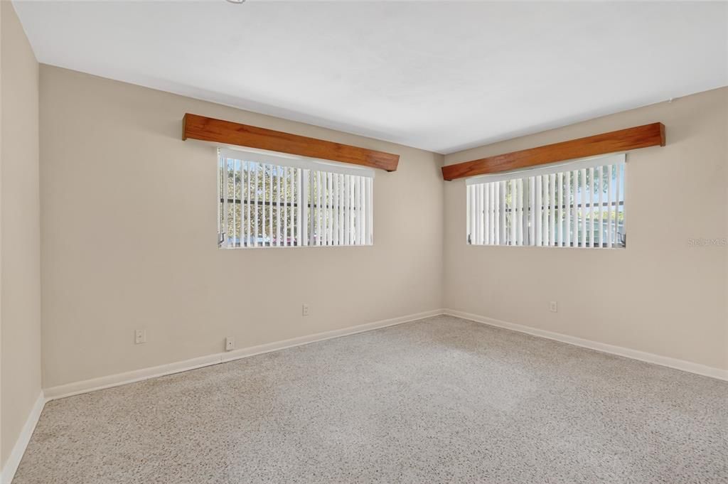 Activo con contrato: $329,000 (3 camas, 1 baños, 1349 Pies cuadrados)