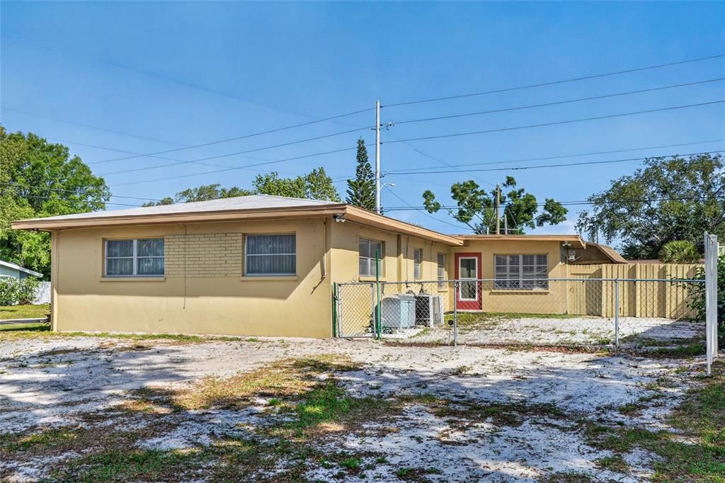 Activo con contrato: $329,000 (3 camas, 1 baños, 1349 Pies cuadrados)