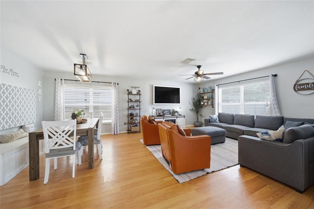 Active With Contract: $285,000 (3 beds, 2 baths, 1841 Square Feet)