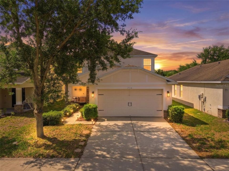 Active With Contract: $285,000 (3 beds, 2 baths, 1841 Square Feet)