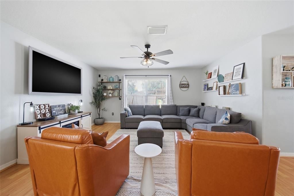 Active With Contract: $285,000 (3 beds, 2 baths, 1841 Square Feet)