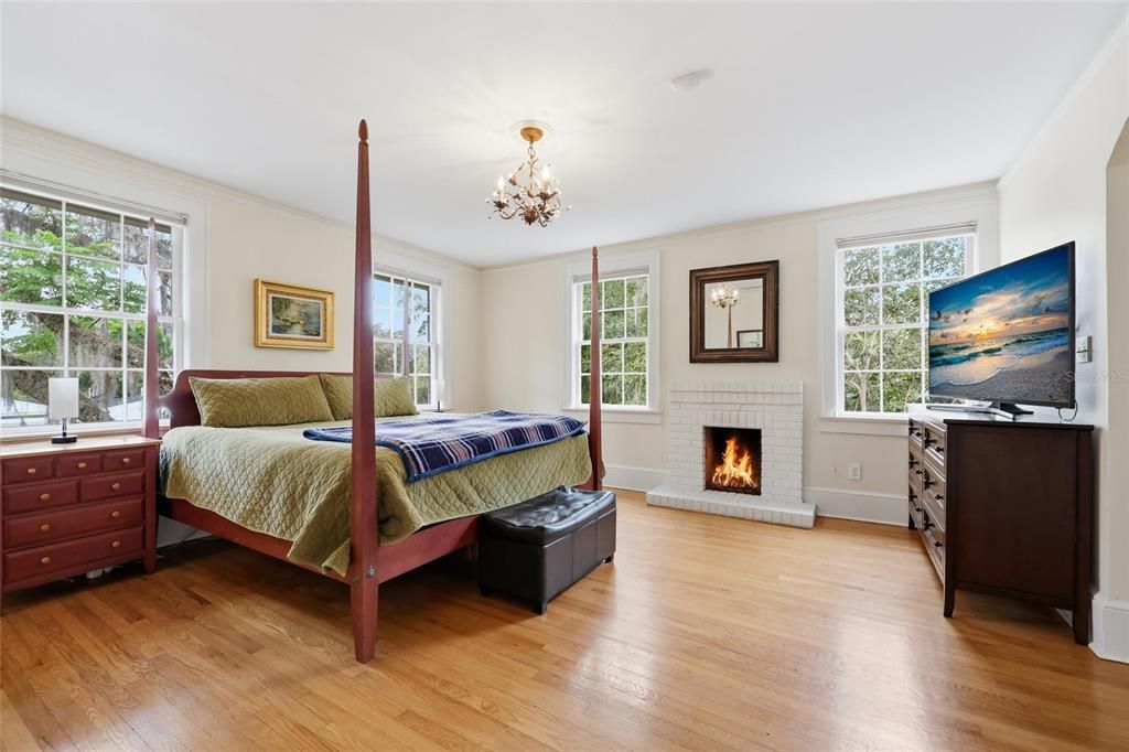 For Sale: $779,000 (3 beds, 2 baths, 2432 Square Feet)