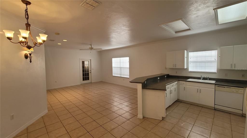 For Rent: $2,300 (3 beds, 2 baths, 1380 Square Feet)