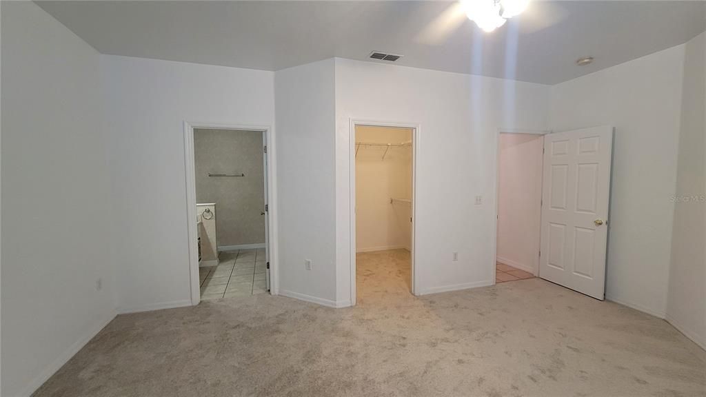For Rent: $2,300 (3 beds, 2 baths, 1380 Square Feet)