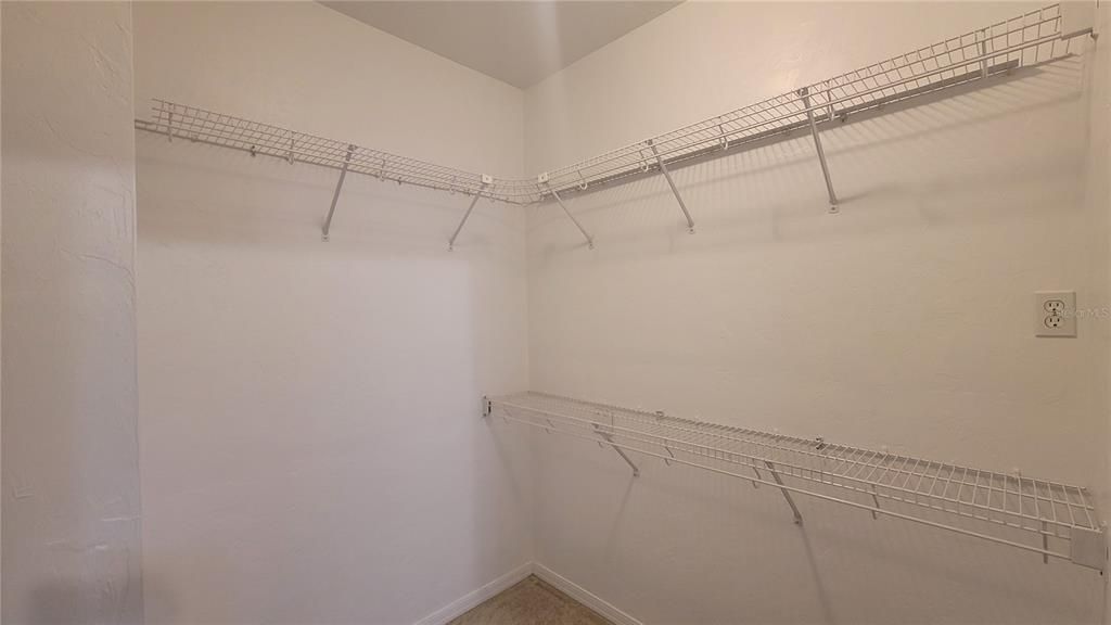 For Rent: $2,300 (3 beds, 2 baths, 1380 Square Feet)