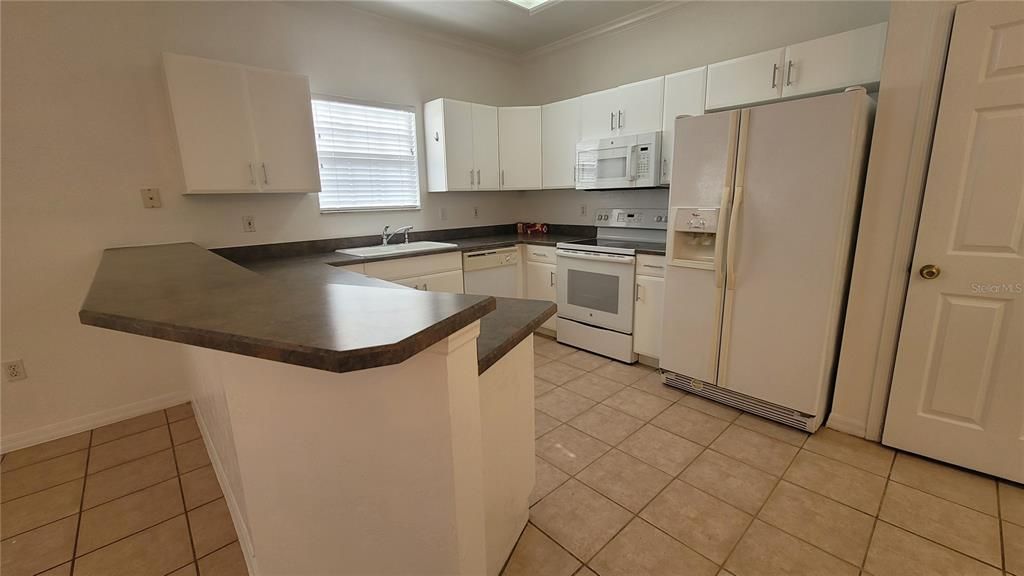 For Rent: $2,300 (3 beds, 2 baths, 1380 Square Feet)