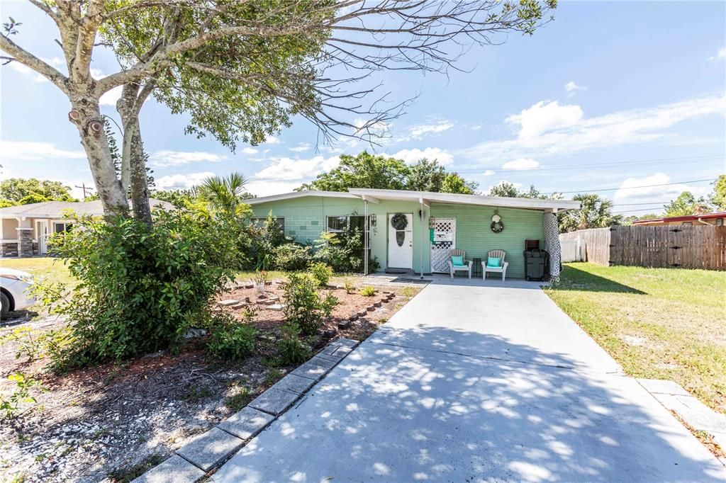 For Sale: $185,000 (2 beds, 1 baths, 744 Square Feet)