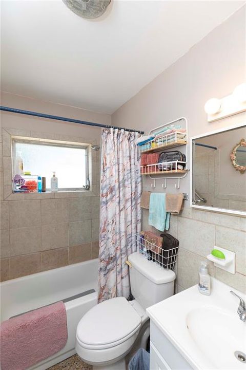 For Sale: $185,000 (2 beds, 1 baths, 744 Square Feet)