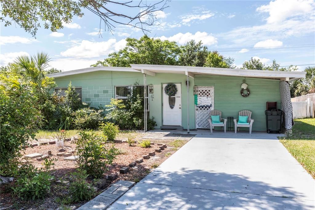 For Sale: $185,000 (2 beds, 1 baths, 744 Square Feet)