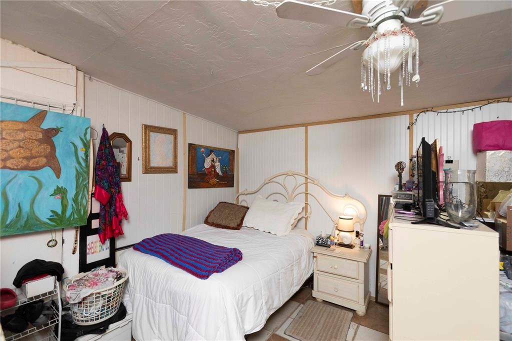 For Sale: $185,000 (2 beds, 1 baths, 744 Square Feet)