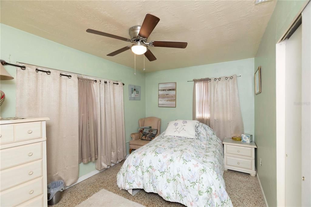 For Sale: $185,000 (2 beds, 1 baths, 744 Square Feet)
