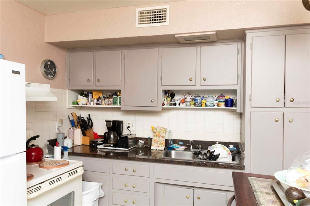 For Sale: $185,000 (2 beds, 1 baths, 744 Square Feet)