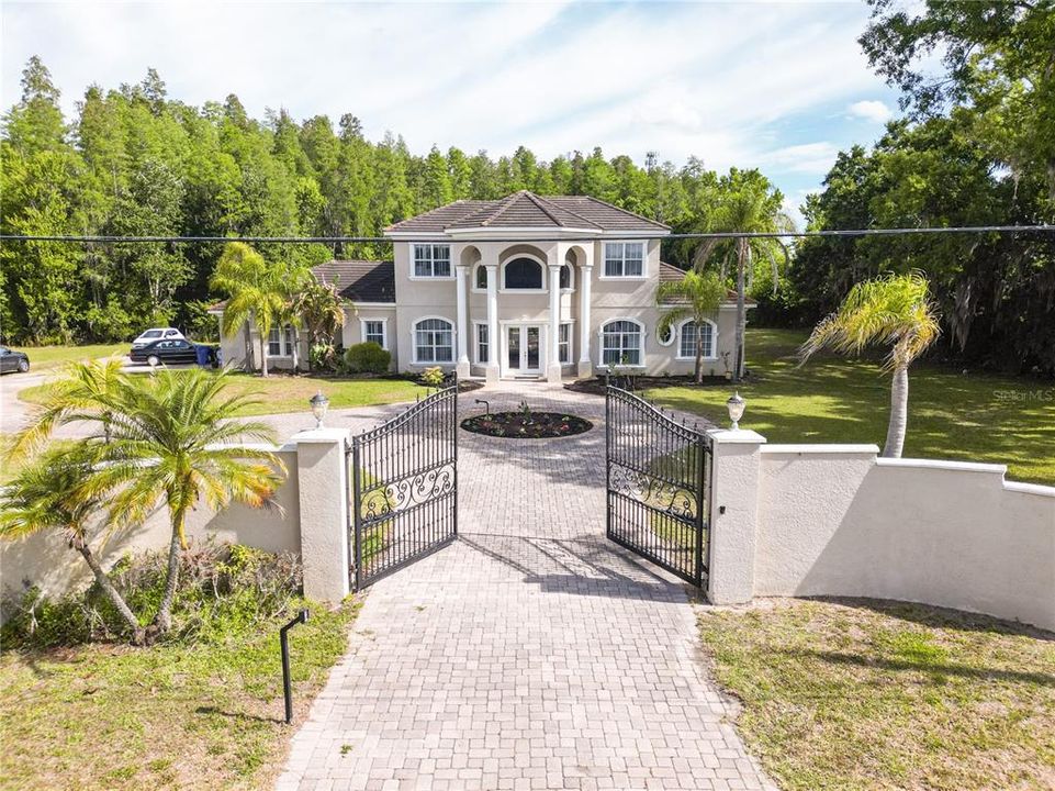 For Sale: $1,950,000 (5 beds, 5 baths, 3533 Square Feet)