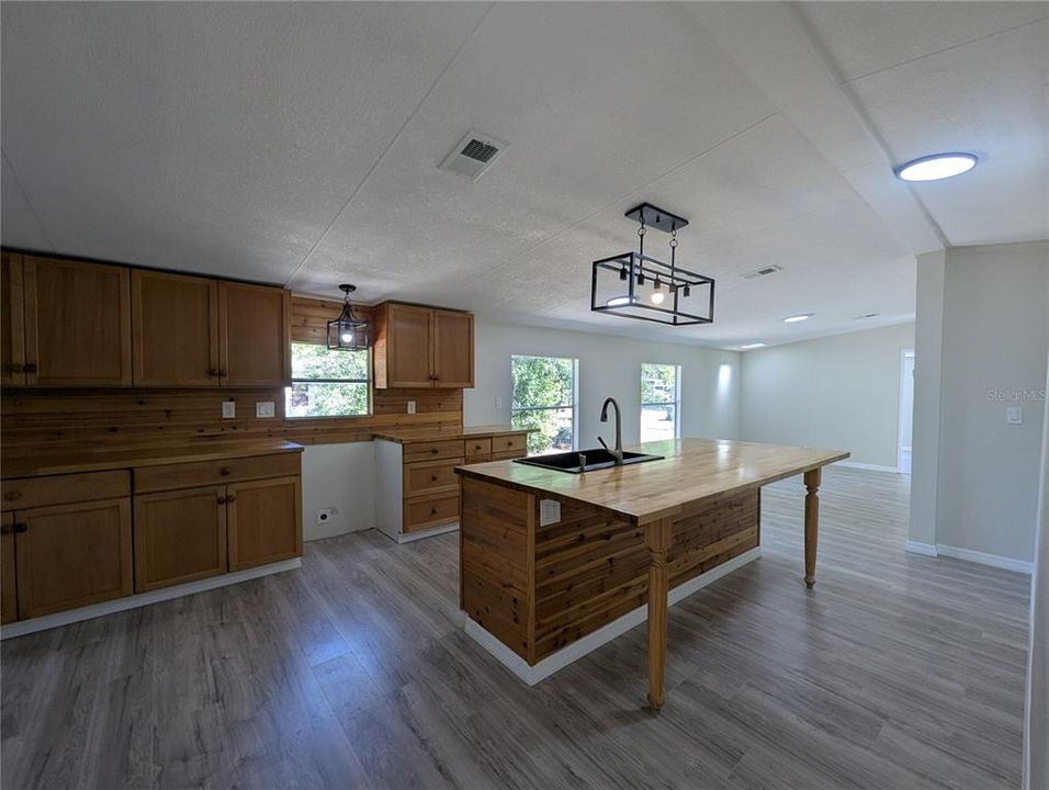 En Venta: $180,000 (5 camas, 2 baños, 1464 Pies cuadrados)