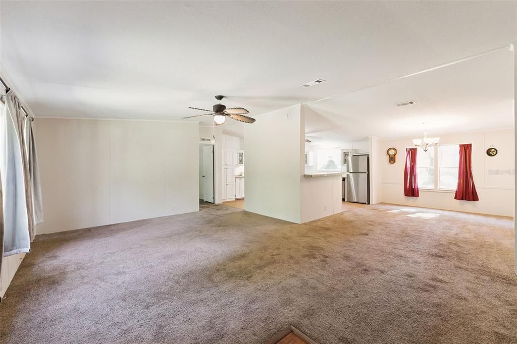 En Venta: $379,900 (4 camas, 2 baños, 2356 Pies cuadrados)