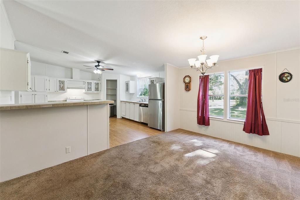En Venta: $379,900 (4 camas, 2 baños, 2356 Pies cuadrados)