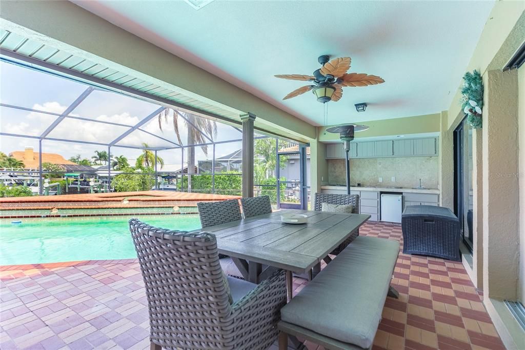 En Venta: $975,000 (4 camas, 3 baños, 2912 Pies cuadrados)