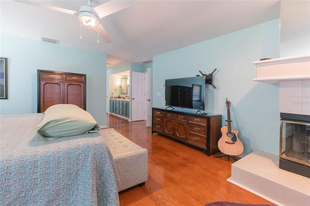 En Venta: $975,000 (4 camas, 3 baños, 2912 Pies cuadrados)