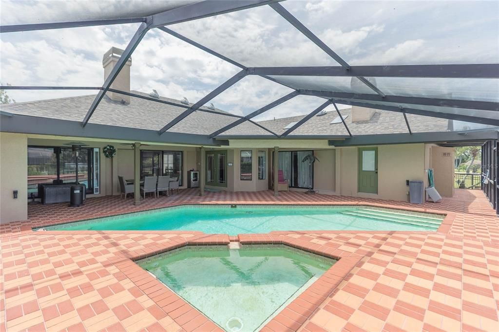 En Venta: $975,000 (4 camas, 3 baños, 2912 Pies cuadrados)