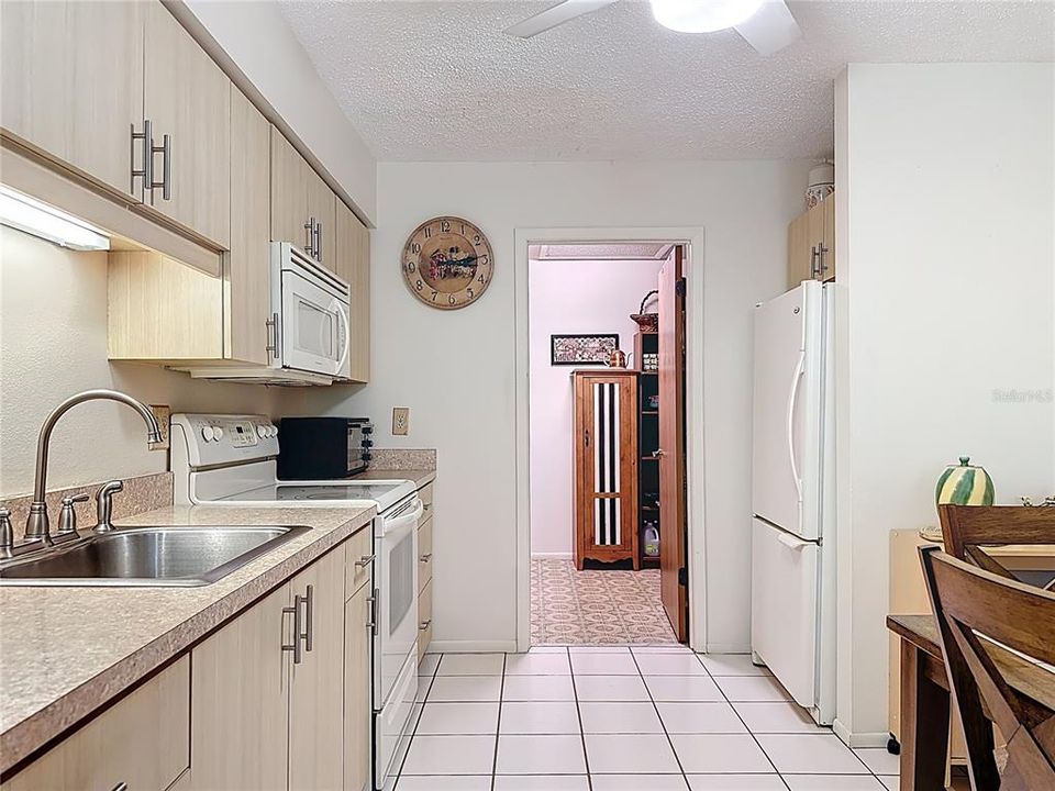 На продажу: $165,000 (2 спален, 2 ванн, 1044 Квадратных фут)