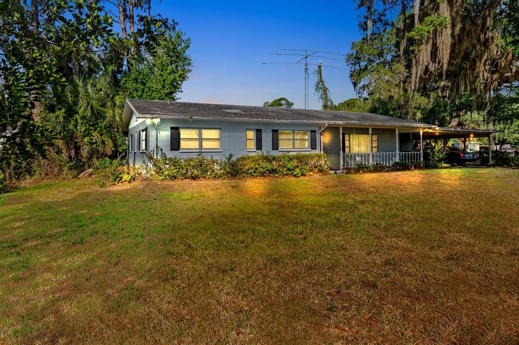 Recently Sold: $325,000 (3 beds, 2 baths, 1464 Square Feet)