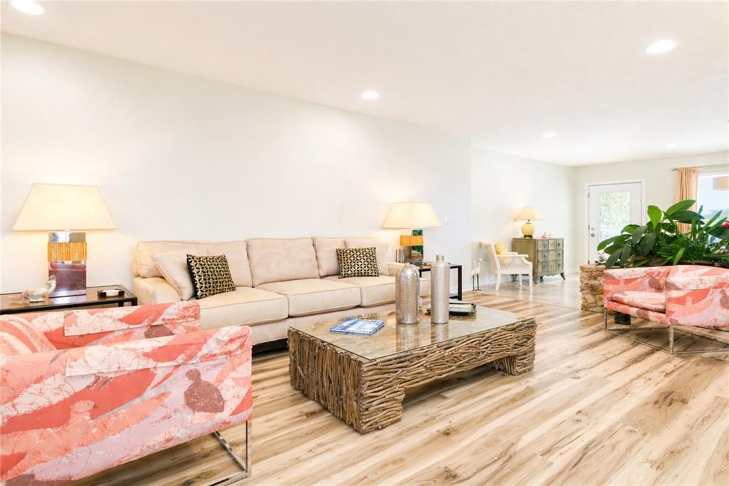 En Venta: $1,975,000 (2 camas, 3 baños, 3312 Pies cuadrados)