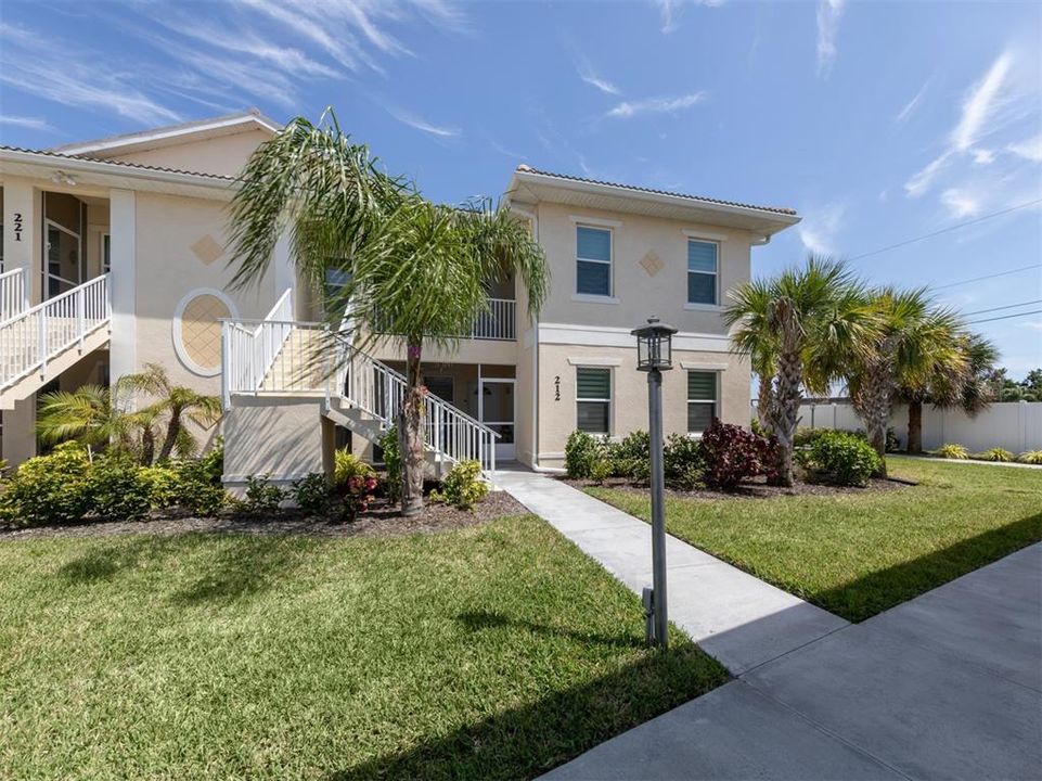 For Sale: $299,000 (2 beds, 2 baths, 1151 Square Feet)